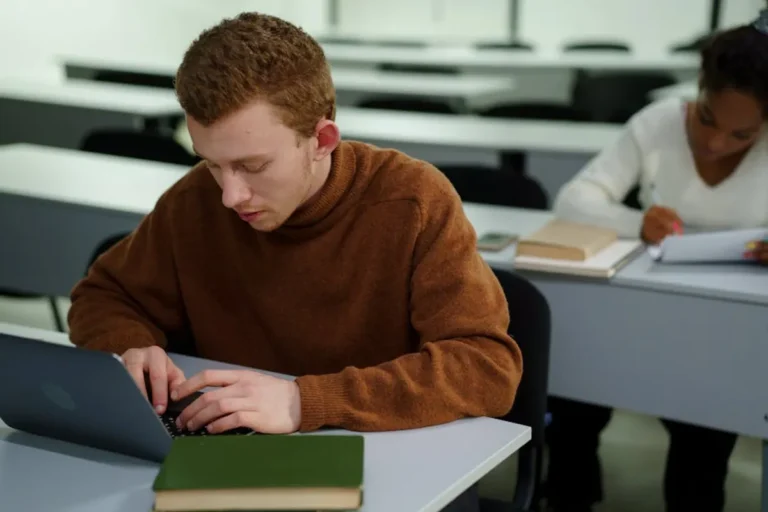 How to Write a Scholarship Essay